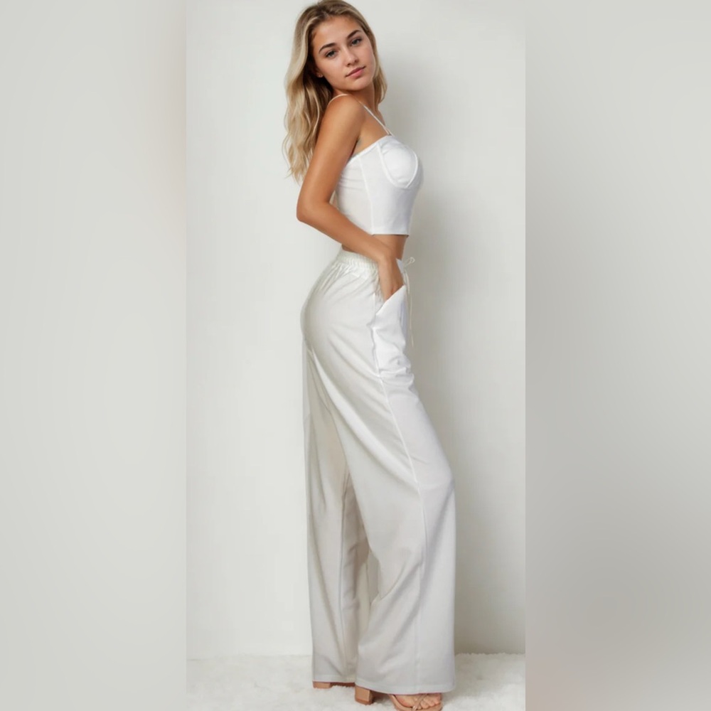 Elegant Women's Cropped Pantsuit - Picture 3 of 5
